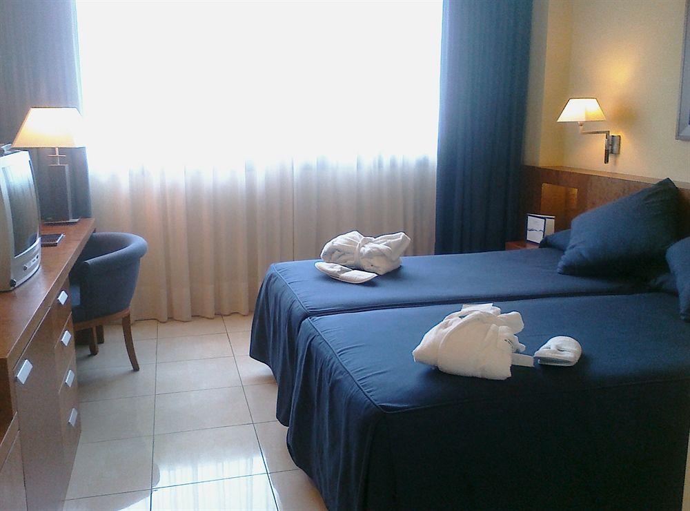 Hotel Colon Thalasso Termal Caldes D'Estrach Extérieur photo